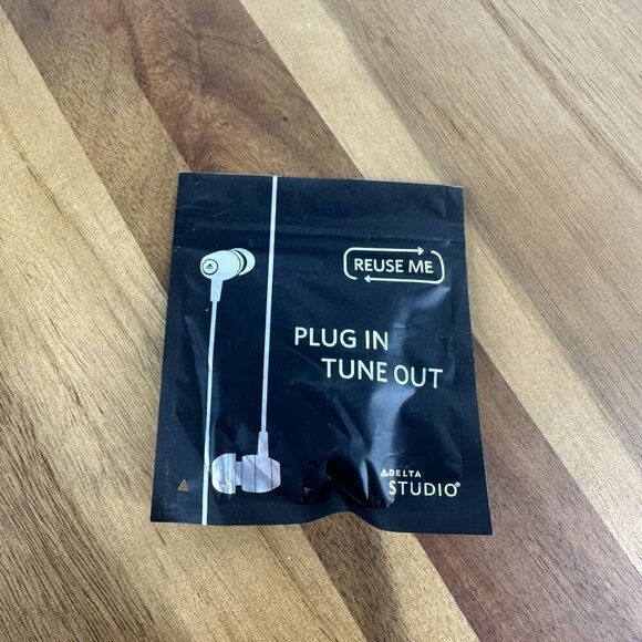 Delta Airlines Reusable In-Ear Wired Earbuds With Mic - Picture 1 of 2